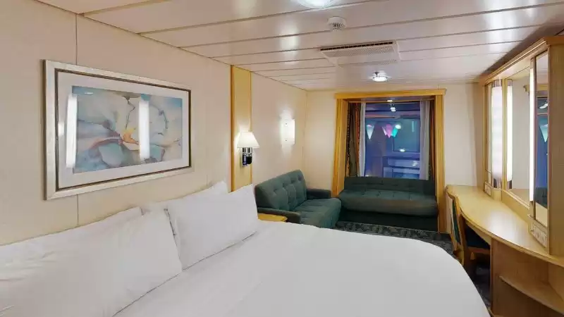 Cabina interior comunicada con vista al paseo